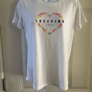 Pink T-shirt with love flower heart